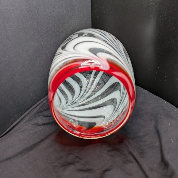 Mid-century Modern Pulled Feather Art Glass Hand Blown Vase - Picture 2 of 3